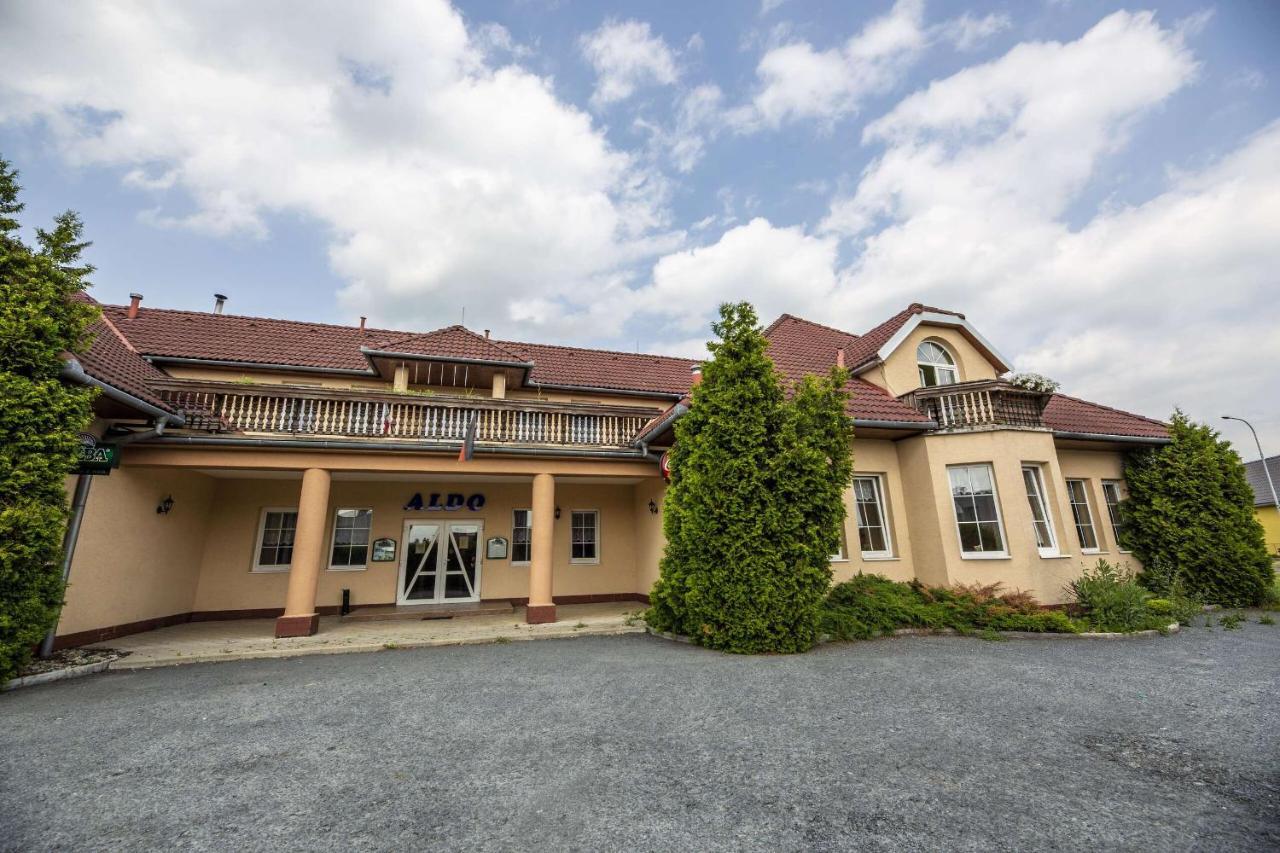 Hotel Aldo Uničov Exteriör bild